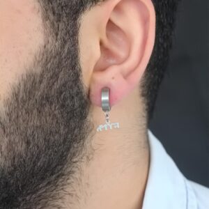 Kalbinle Silver Renk Kaplama Göktürkçe Yazı Figürlü Çelik Kıstırmalı Erkek Küpe EKP130