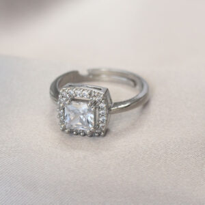 Gümüş Renk Baget ve Zirkon Taşlı Kare Yüzük BYK1740