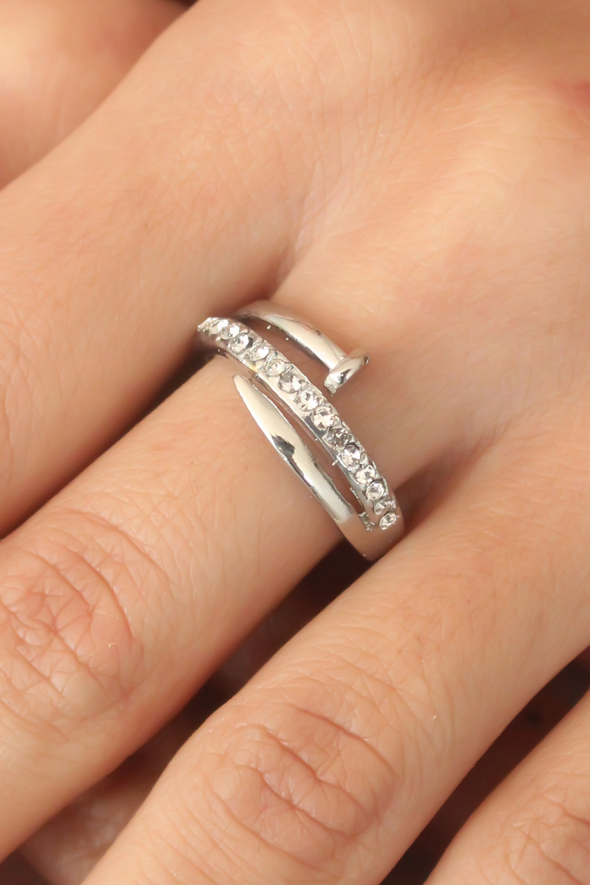 Gümüş Renk Taşlı Çivi Ayarlanabilir Kadın Yüzük BYK2407