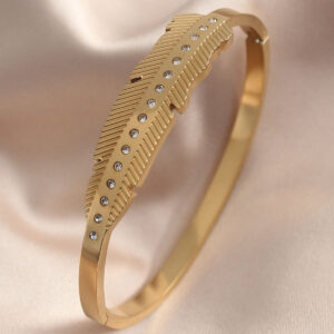 Gold Renk Yaprak Model Zirkon Taş Detay Kelepçe Kadın Bileklik BB4681