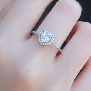 Gümüş Renk Zirkon Taşlı Kalp Model Charm Pirinç Kadın Yüzük BYK2655