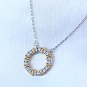 316L Çelik Gümüş Renk Zirkon Taşlı Gold Detay Xoxo Kadın Kolye BKO7459