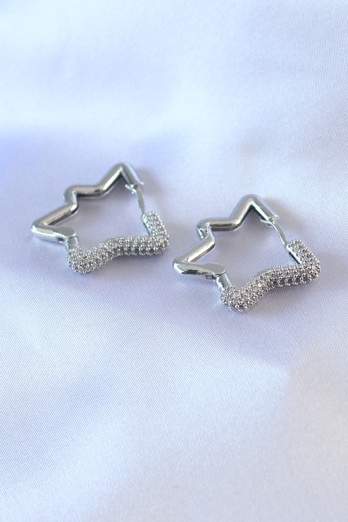 Gümüş Renk Yıldız Model Zirkon Taşlı Pirinç Kadın Küpe BKP7528