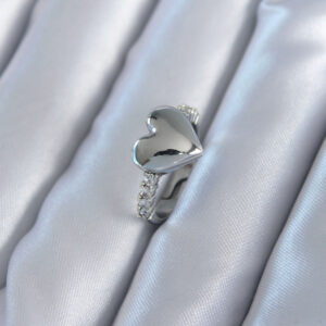 Gümüş Renk Pirinç Zirkon Taşlı Kalp Model Kadın Yüzük BYK2820