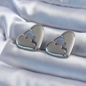 Gümüş Renk Kırık Kalp Model Pirinç Kadın Küpe BKP8083