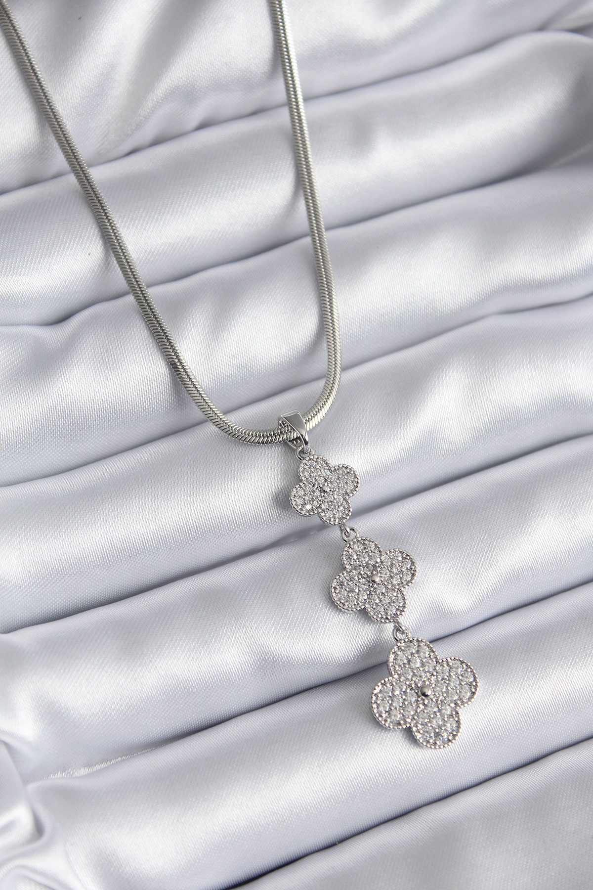 316L Çelik Gümüş Renk İtalyan Zincir Zirkon Taşı Yonca Model Kadın Kolye BKO8152