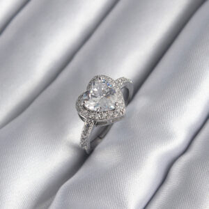 Pirinç Gümüş Renk Zirkon Taş Kalp Charm Model Kadın Yüzük BYK2952