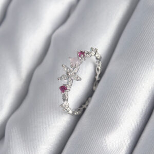 Pirinç Gümüş Renk Zirkon Taşlı Çiçek Model Pembe Zirkon Taş Detay Kadın Yüzük BYK2984