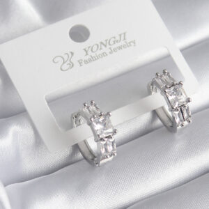 Pirinç Gümüş Renk Kare Zirkon Taşlı Kadın Küpe BKP8351