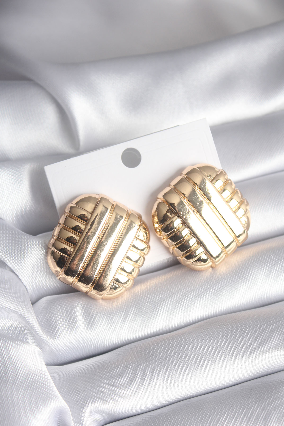 Pirinç Gold Renk İşleme Detay Kadın Küpe BKP8403