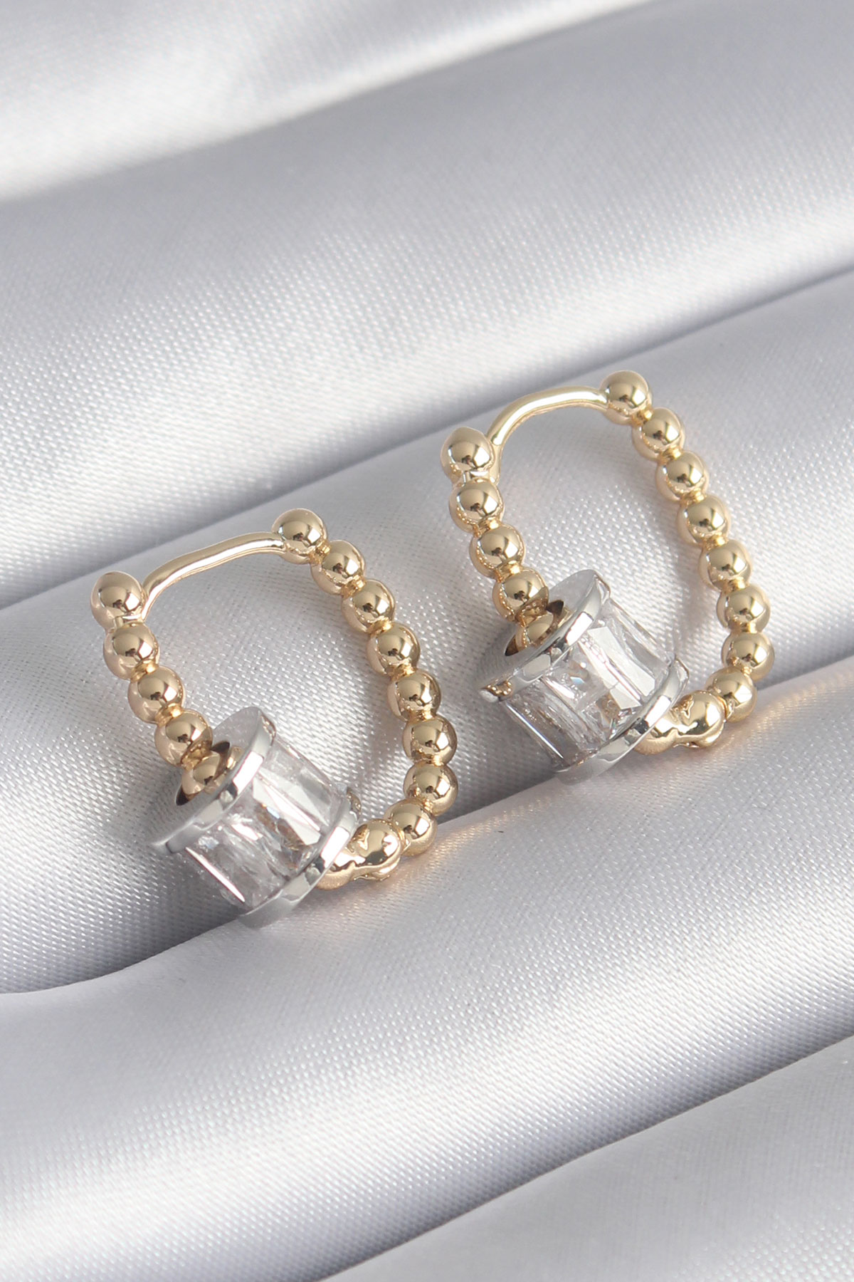 Pirinç Gold Renk Top Model Gümüş Renk Zirkon Taşlı Kadın Küpe BKP8495