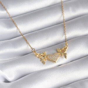 316L Çelik Gold Renk Zirkon Taşlı Kanatlı Kalp Model Kadın Kolye BKO8290