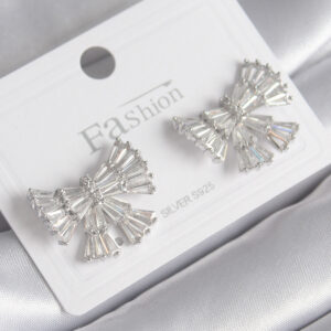 Pirinç Gümüş Renk Zirkon Taşlı Kurdele Model Kadın Küp BKP8600