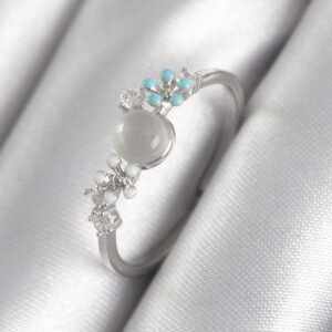 Pirinç Gümüş Renk Zirkon Taş Detaylı Beyaz Sedefli Çiçek Model Kadın Yüzük BYK3044