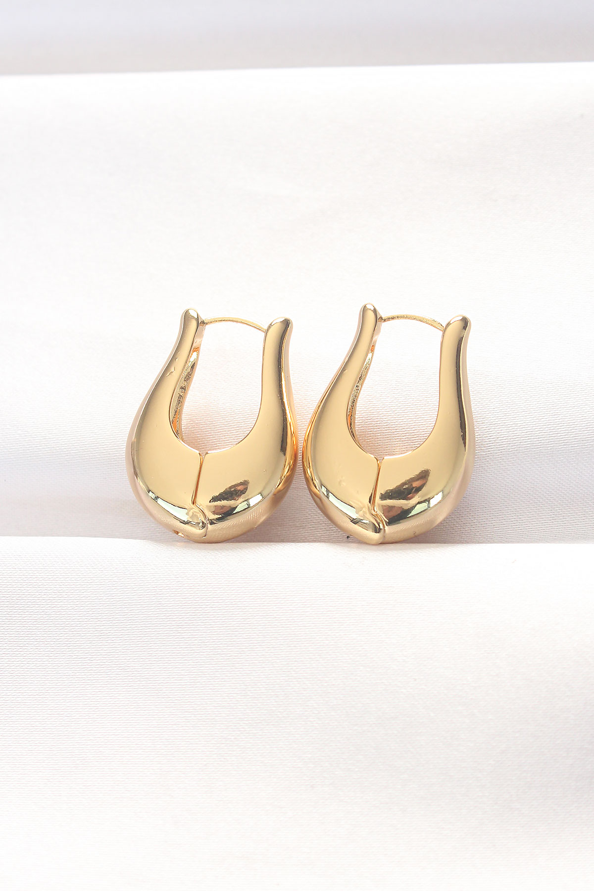 Pirinç Gold Renk Bombeli Küpe BKP8878