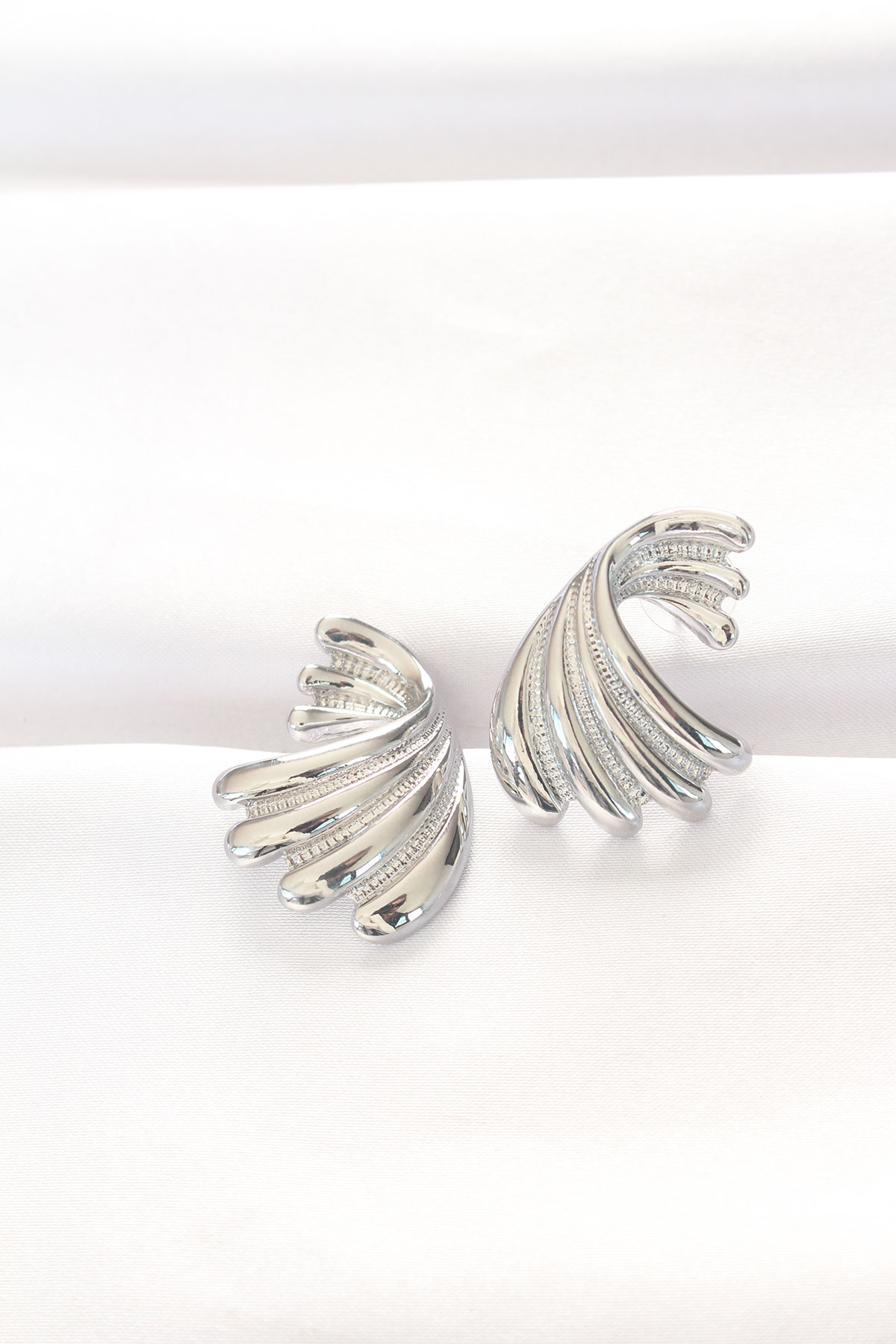 Pirinç Gümüş Renk Küpe BKP8884