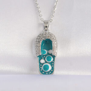 316L Çelik Zincir Zirkon Taşlı Gümüş Renk Nazarlı Terlik Tasarımlı Kolye BKO8665