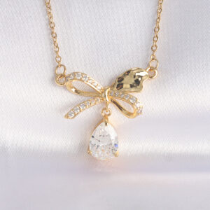 316L Çelik Zincir Altın Renk Zirkon Taşlı Damla Detay Fiyonk Kolye BKO8690