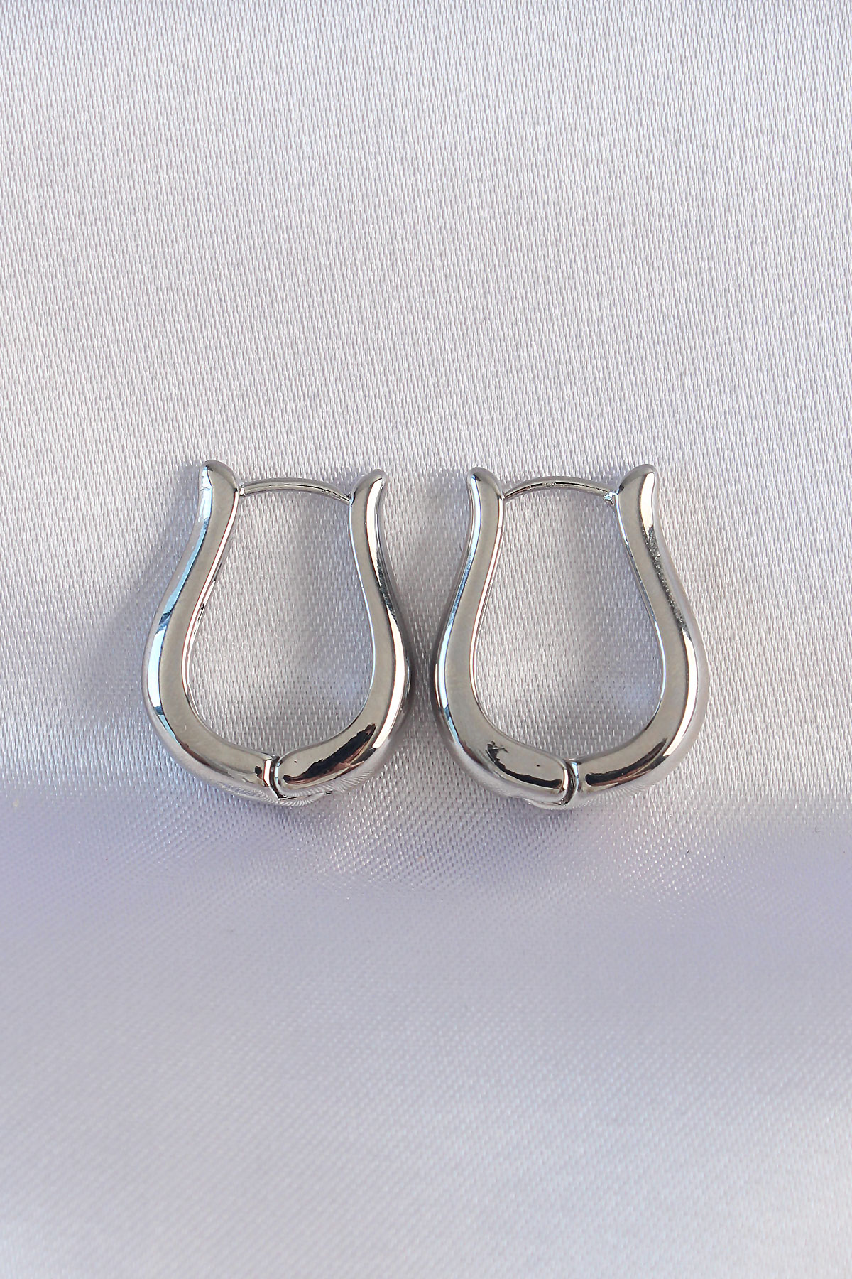 Pirinç Gümüş Renk İçi Boş Gül Küpe BKP8977