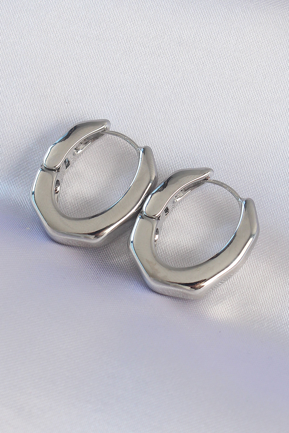 Pirinç Gümüş Renk Kalın Kemik Model Küpe BKP8981