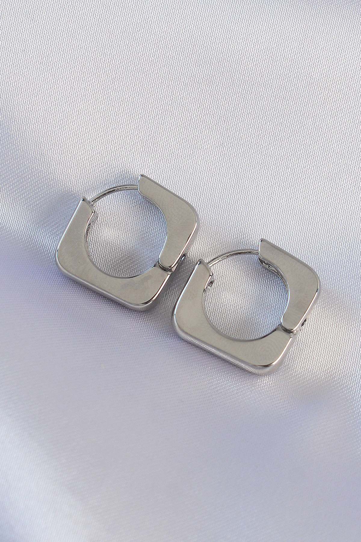 Pirinç Gümüş Renk Kare Küpe BKP8987