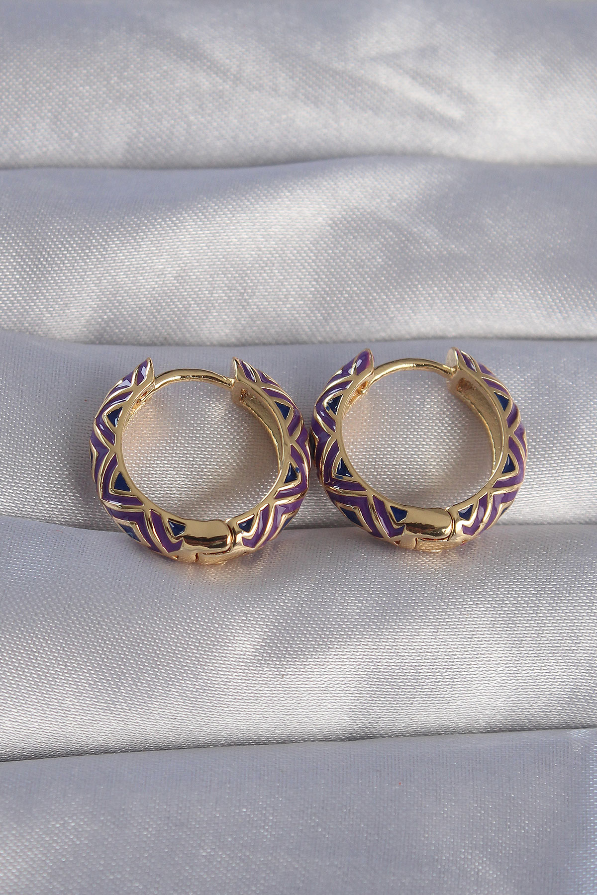 Pirinç Gold Renk Mor Etnik Desenli Halka Küpe BKP9076