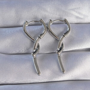 Pirinç Gümüş Renk Sarmal Çubuk Tasarımlı Uzun Küpe BKP9085