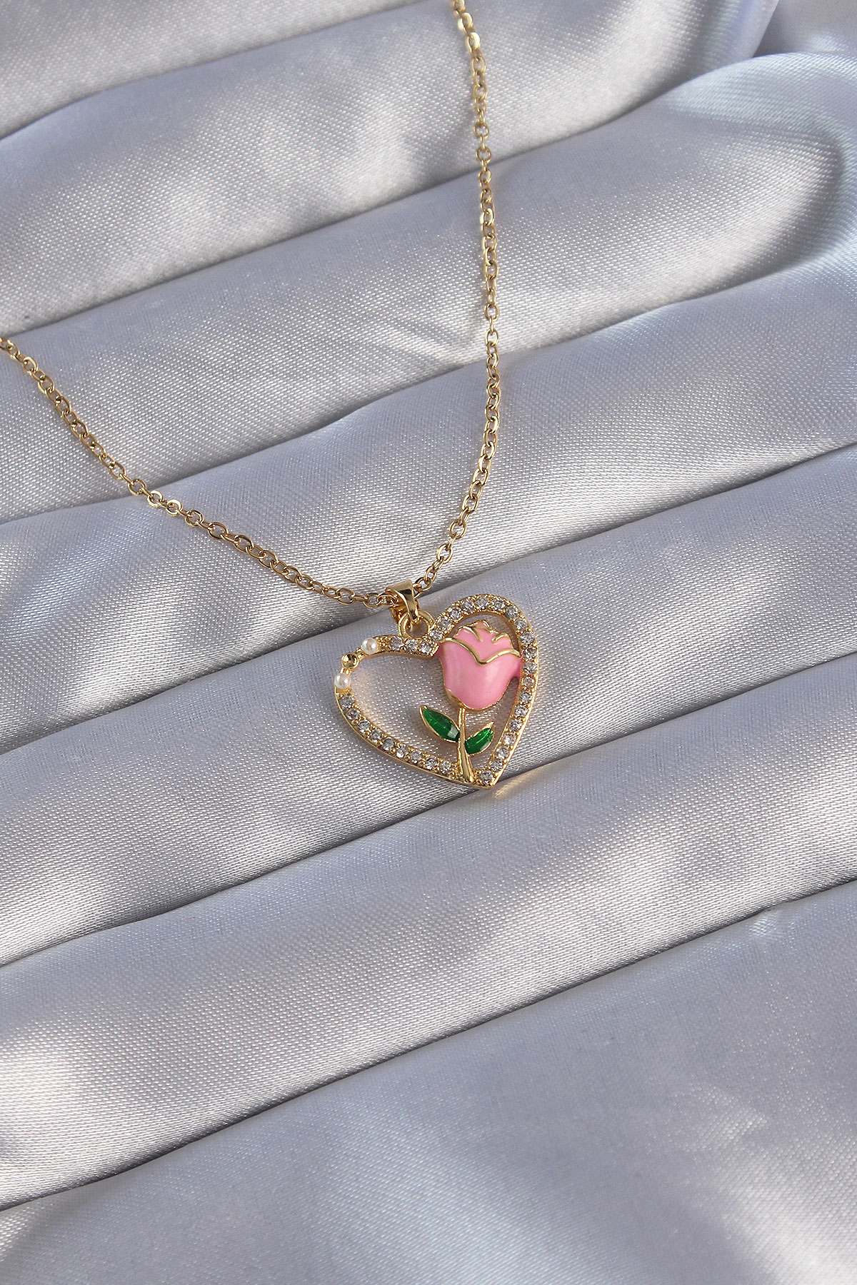 316L Çelik Zincirli Gold Renk Zirkon Taşlı Kalp İçinde Pembe Gül Tasarımlı Kolye BKO8864