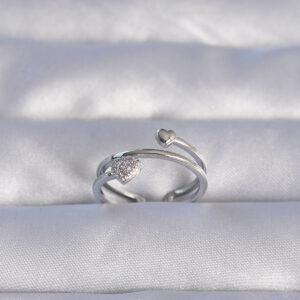 Pirinç Gümüş Renk Zirkon Taşlı Kalpli Model Ayarlanabilir Yüzük BYK3202