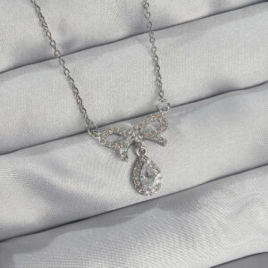 316L Çelik Gümüş Renk Zirkon Taşlı Fiyonk Detay Damla Kolye BKO8922