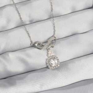 316L Çelik Gümüş Renk Fiyonk Detay Zirkon Taşlı Tektaş Kolye BKO8924