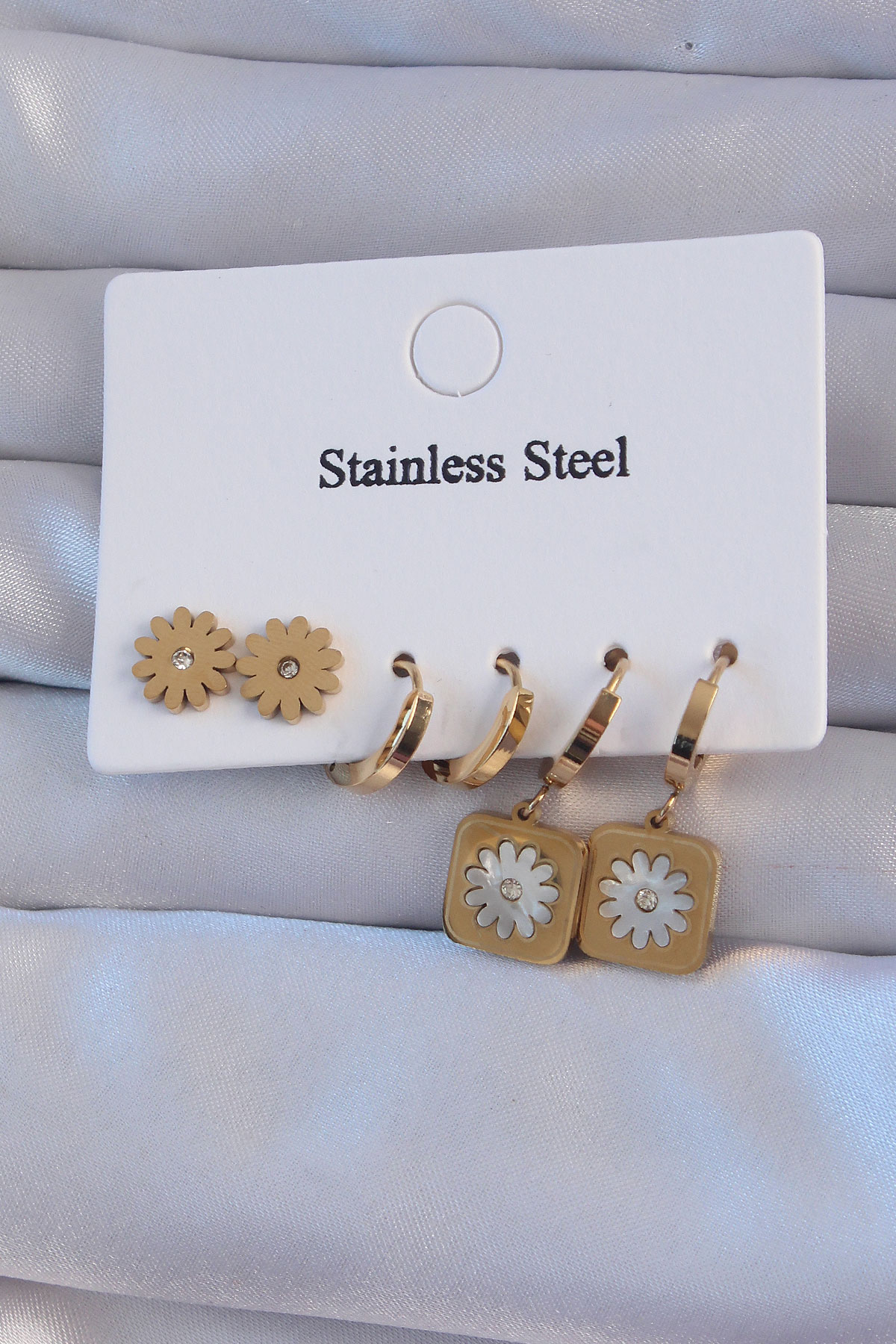 316L Çelik Gold Renk Zirkon Taşlı Sedefli Papatya Model Halka Küpe Seti BKP9150