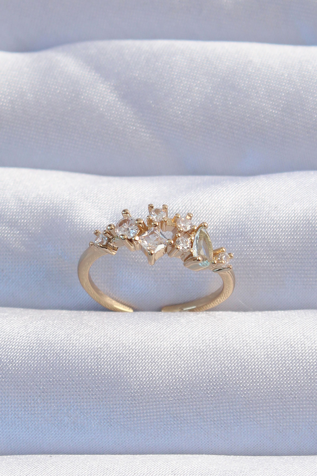 Pirinç Gold Renk Zirkon Taşlı Damla Detay Ayarlanabilir Yüzük BYK3245