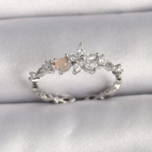 Pirinç Gümüş Renk Zirkon Taşlı Çiçek Model Ayarlanabilir Yüzük BYK3564