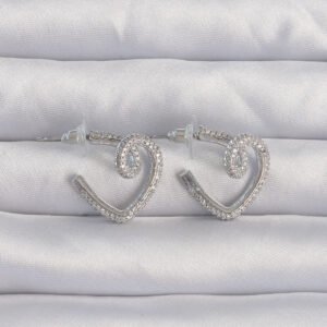 Pirinç Gümüş Renk Zirkon Taşlı Kıvrımlı Yarım Kalp Küpe BKP9278