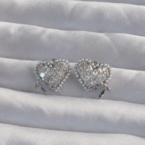 Pirinç Gümüş Renk Fiyonk Detay İncili Zirkon Taşlı Kalp Küpe BKP9298