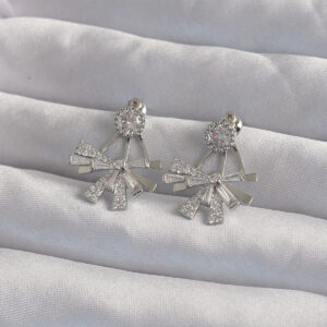 Pirinç Gümüş Renk Zirkon Taşlı Yassı Fiyonk Model Küpe BKP9300