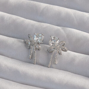 Pirinç Gümüş Renk Kare Zirkon Taşlı Fiyonk Küpe BKP9306