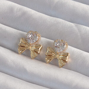 Pirinç Gold Renk Zirkon Taşlı Kalp Model Fiyonk Küpe BKP9311