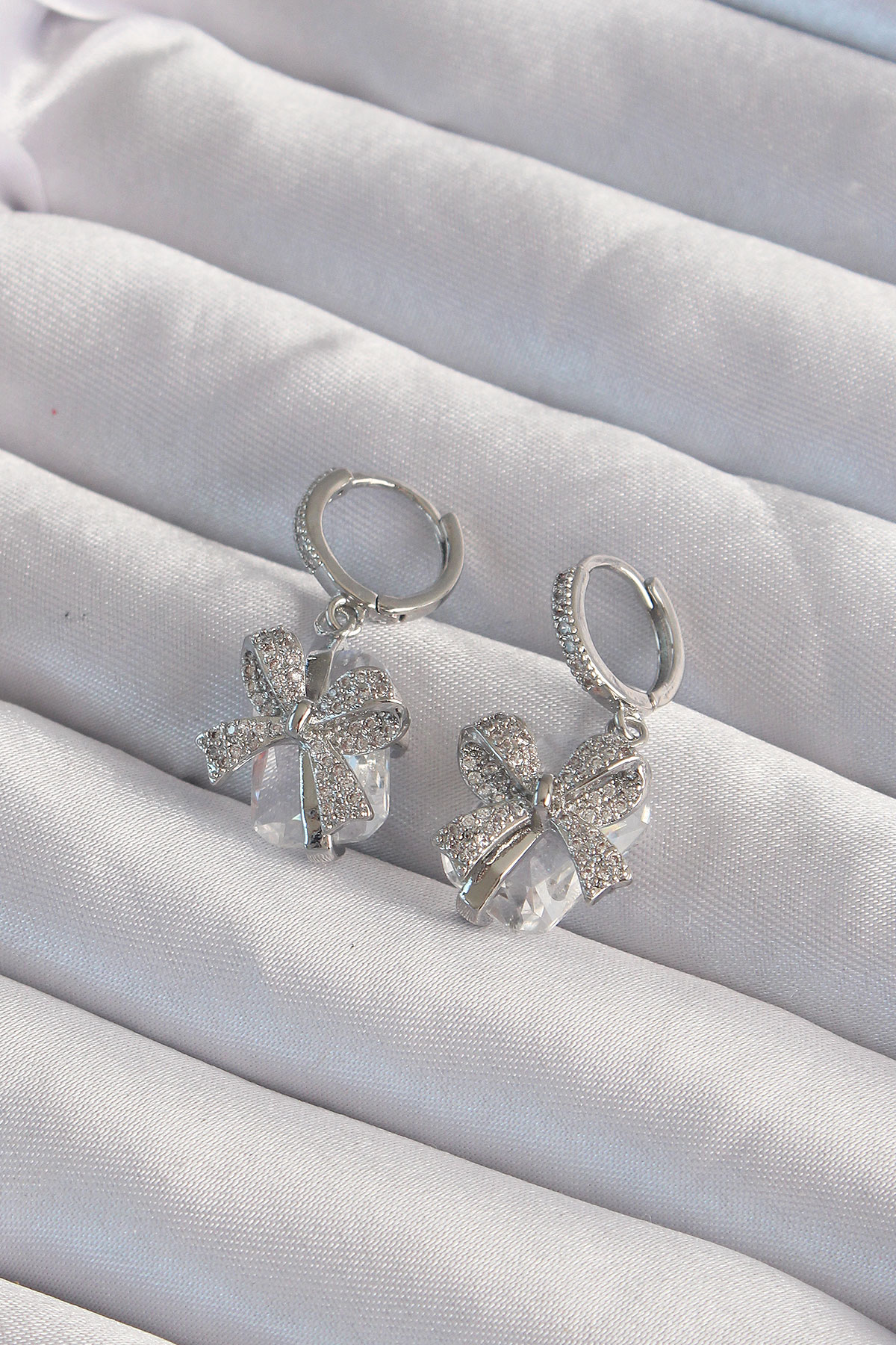 Pirinç Gümüş Renk İri Zirkon Taşlı Fiyonk Model Halka Küpe BKP9312