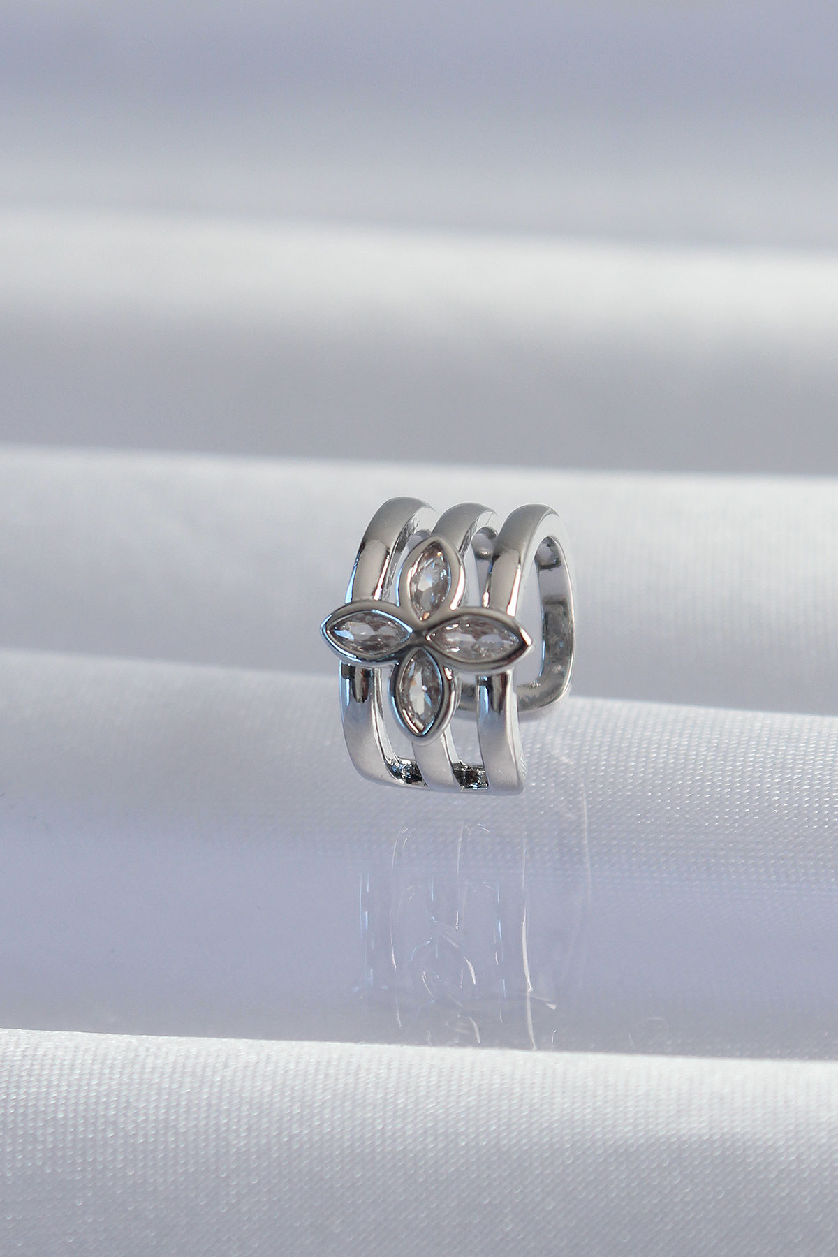 Pirinç Gümüş Renk Yonca Earcuff Küpe BKP9330