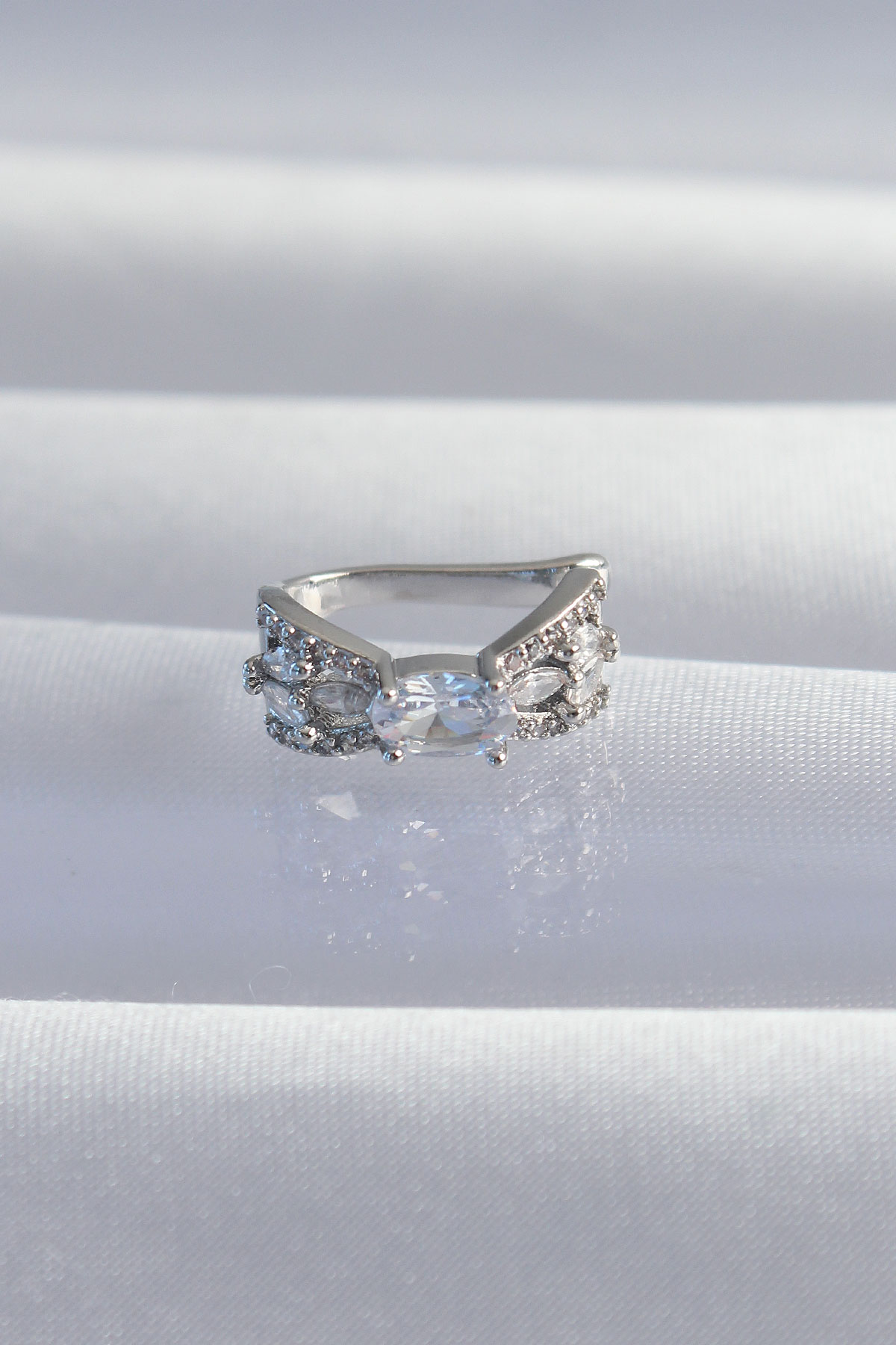 Pirinç Gümüş Renk Zirkon Taş Kaplama Earcuff Küpe BKP9336