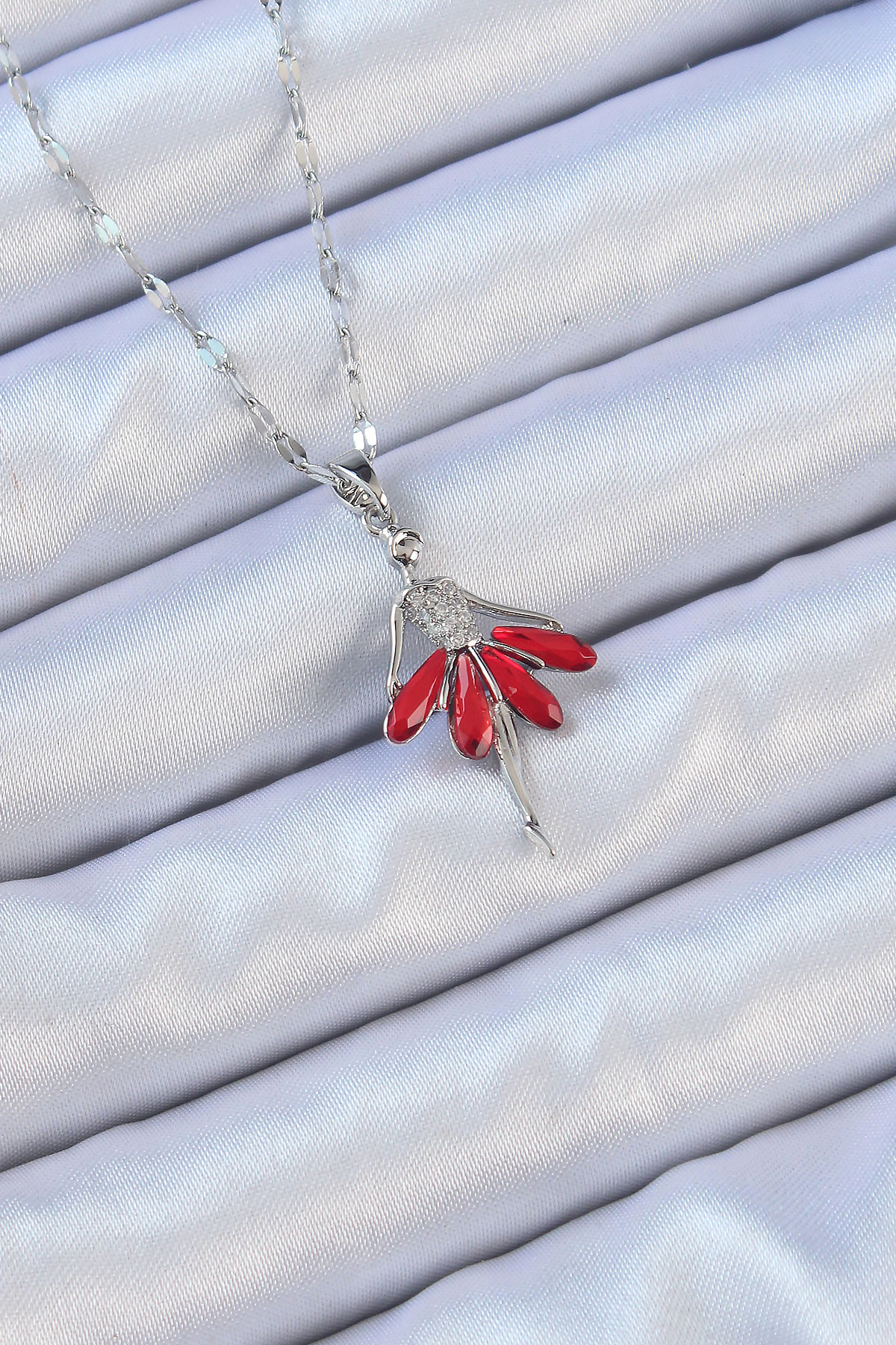 316L Çelik Zincir Gümüş Renk Kırmızı Etekli Zirkon Taşlı Balerin Kolye BKO9100