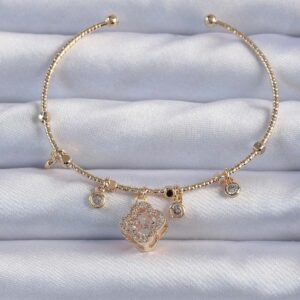 Pirinç Altın Renk Zirkon Taşlı Yonca Model Charm Bileklik BB6327