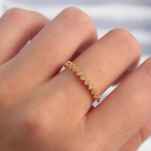 Pirinç Altın Renk Minimal Sıralı Zirkon Taşlı Ayarlanabilir Yüzük BYK3293