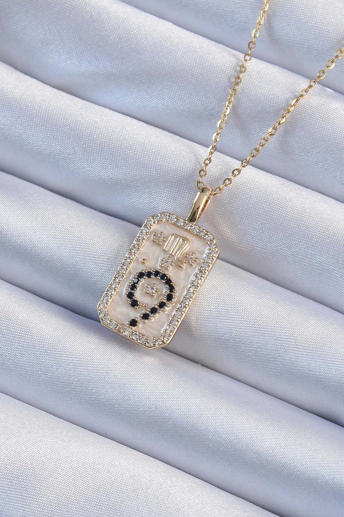 316L Çelik Zincir Altın Renk Zirkon Taşlı Minimal Papatya Figürlü Tarot Kolye BKO9223