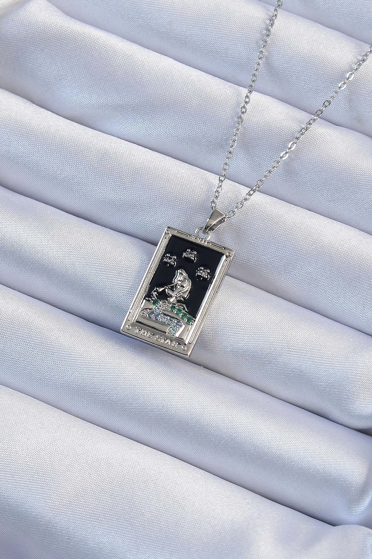 316L Çelik Zincir Gümüş Renk Zirkon Taşlı Siyah Mineli Kız Figürlü Tarot Kolye BKO9228