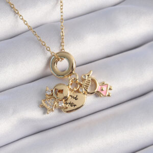 316L Çelik Gold Renk Zirkon Taş Detay Çocuk Figür Charm Model Kadın Kolye BKO9324