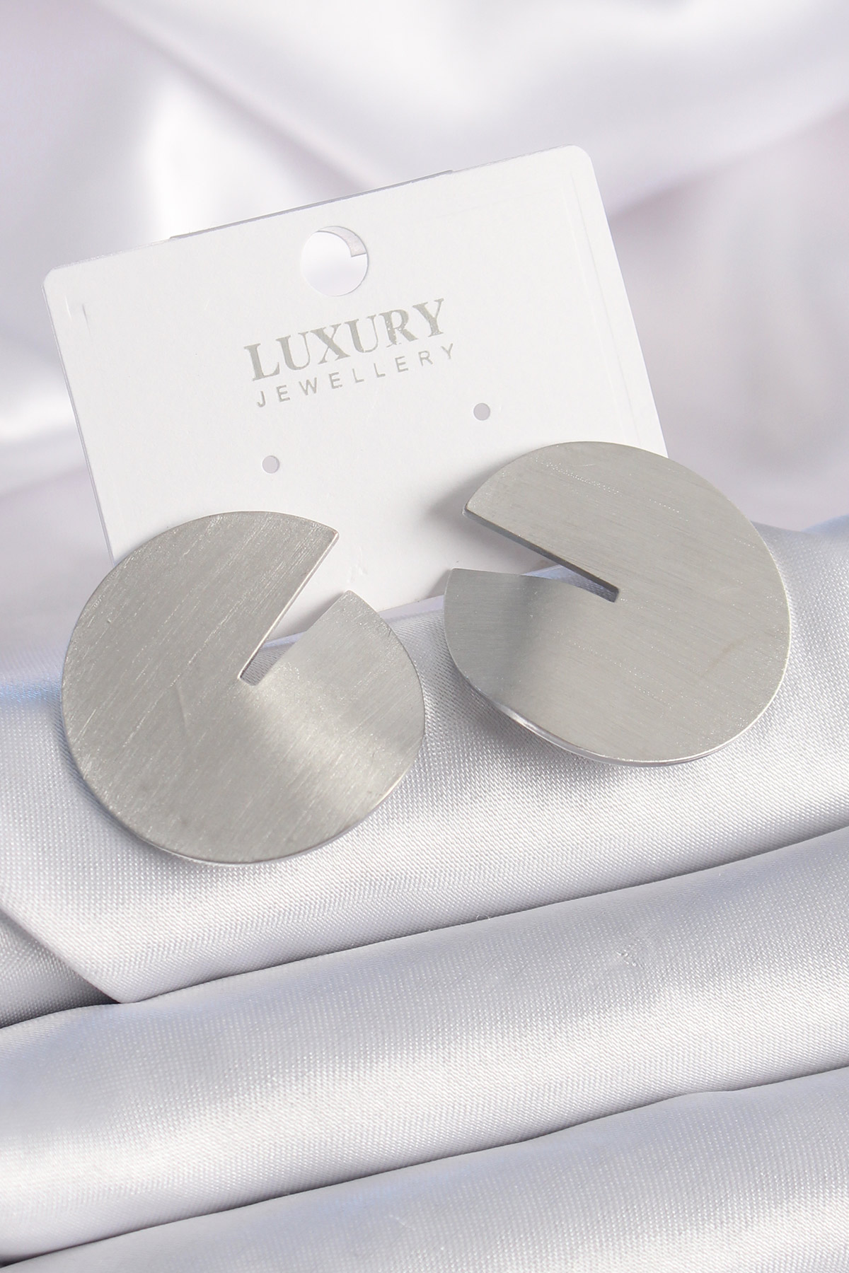 Pirinç Gümüş Renk Daire Plaka Model Kadın Küpe BKP9524