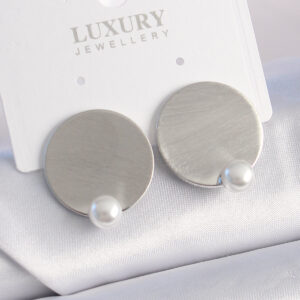 Pirinç Gümüş Renk Plaka Model İnci Detay Kadın Küpe BKP9526